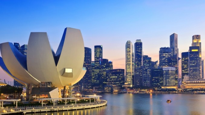 singapur-skyline-bei-nacht