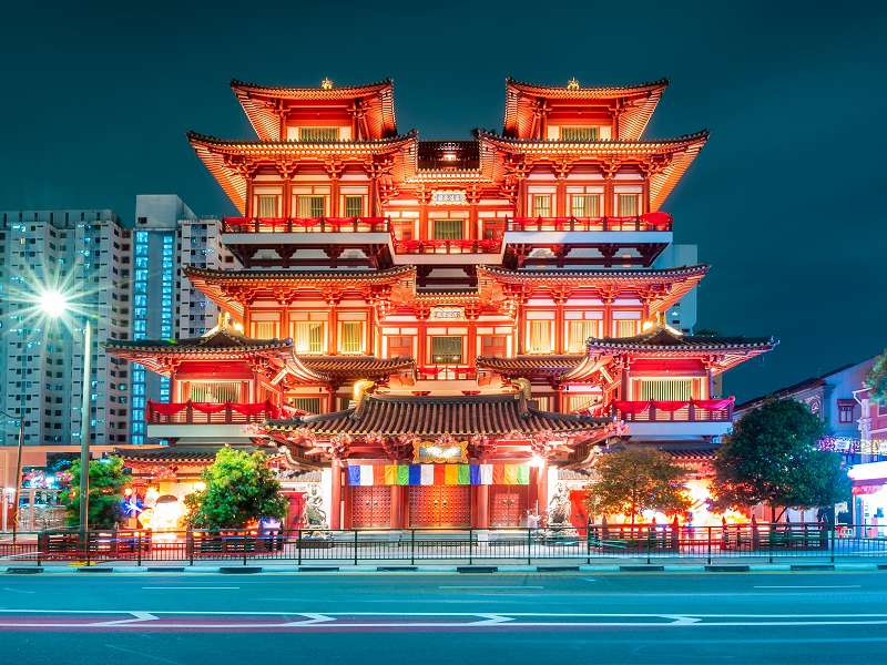 Buddha Tooth Relic Temple bei Nacht